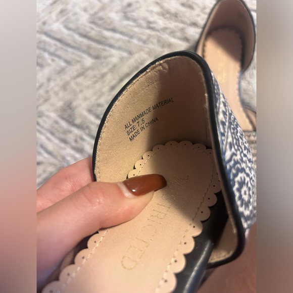 🌿 $5 ADD ON • RESTRICTED woven flats 7.5 - Picture 4 of 4